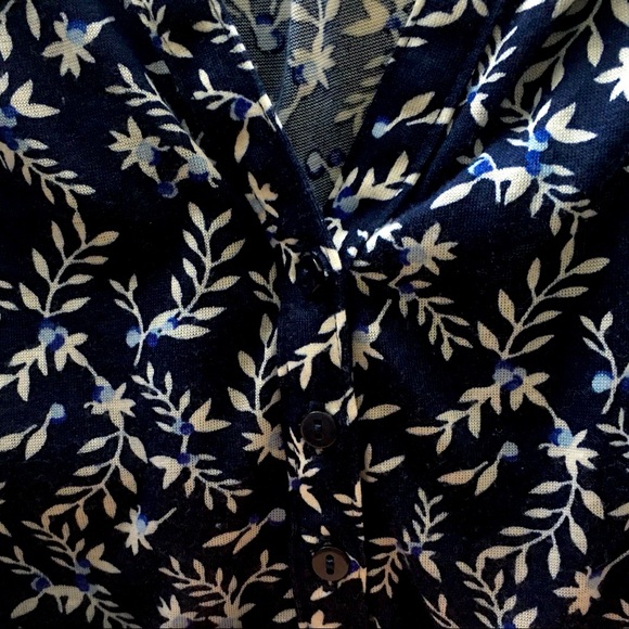 H&M CASUAL BLUE-WHITE PRINTED FLOWER TEE size S - Picture 6 of 7